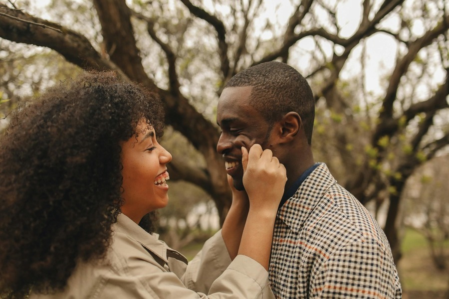 Love bombing signs in relationships